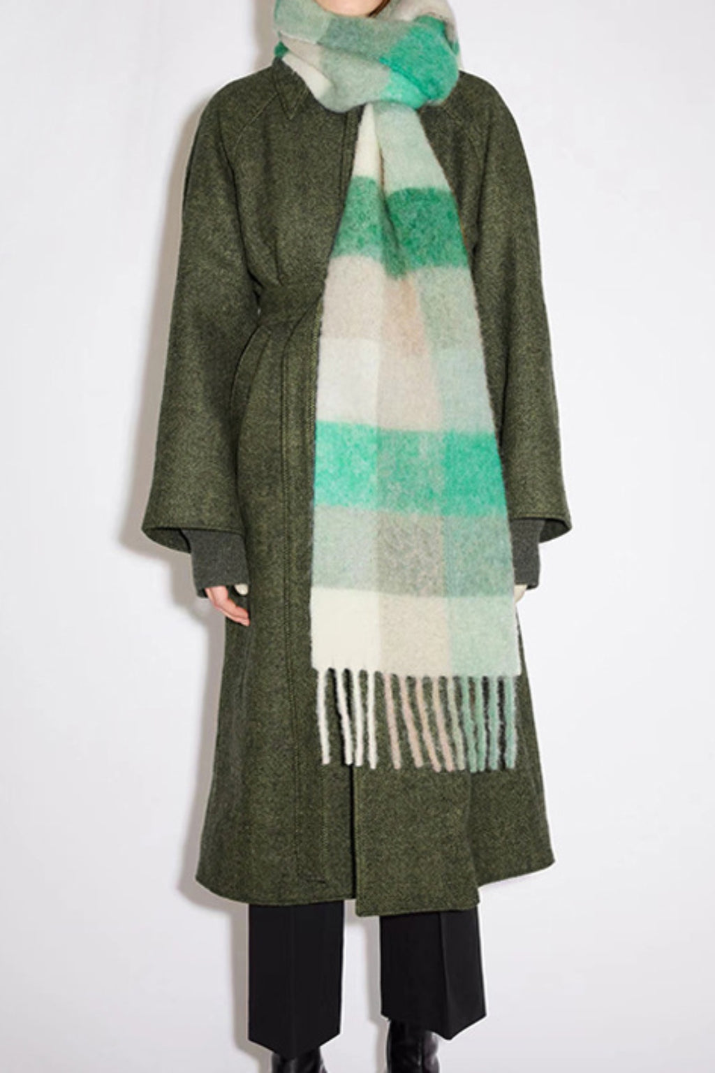 Thermal Fringe Contrast Plaid Scarf