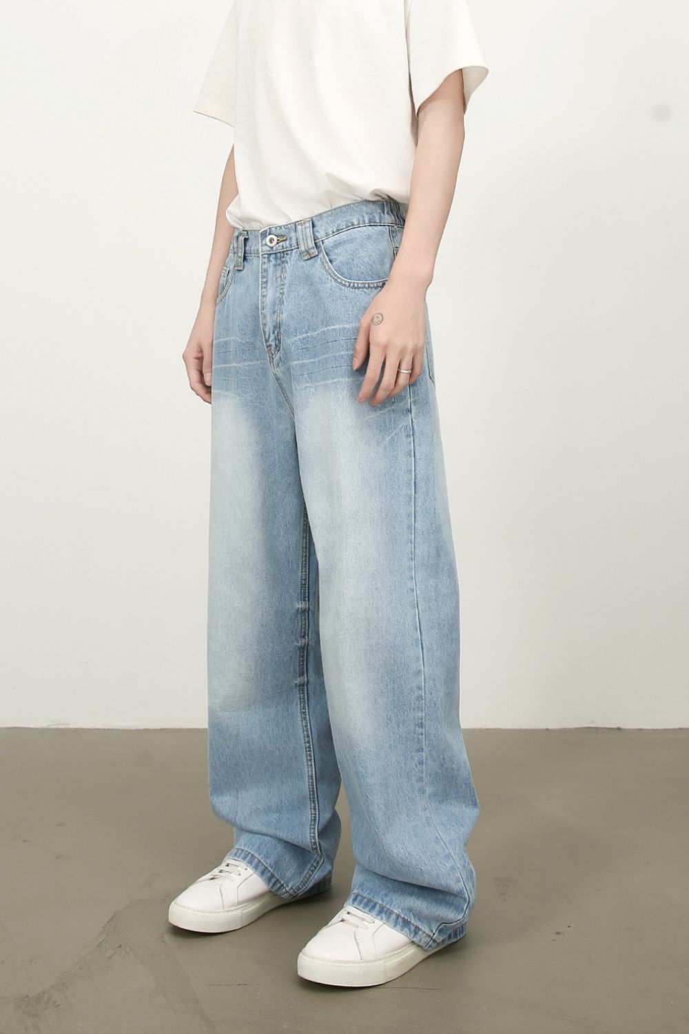 Men's Mid Rise Wide Leg Jeans with Pockets - S. M. & Co.