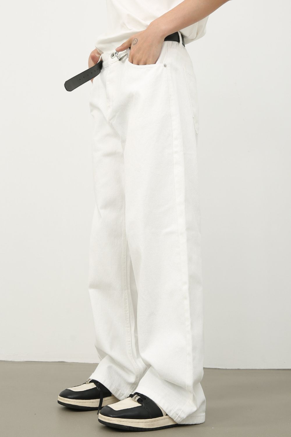 Men's Wide Straight Leg Jeans - S. M. & Co.